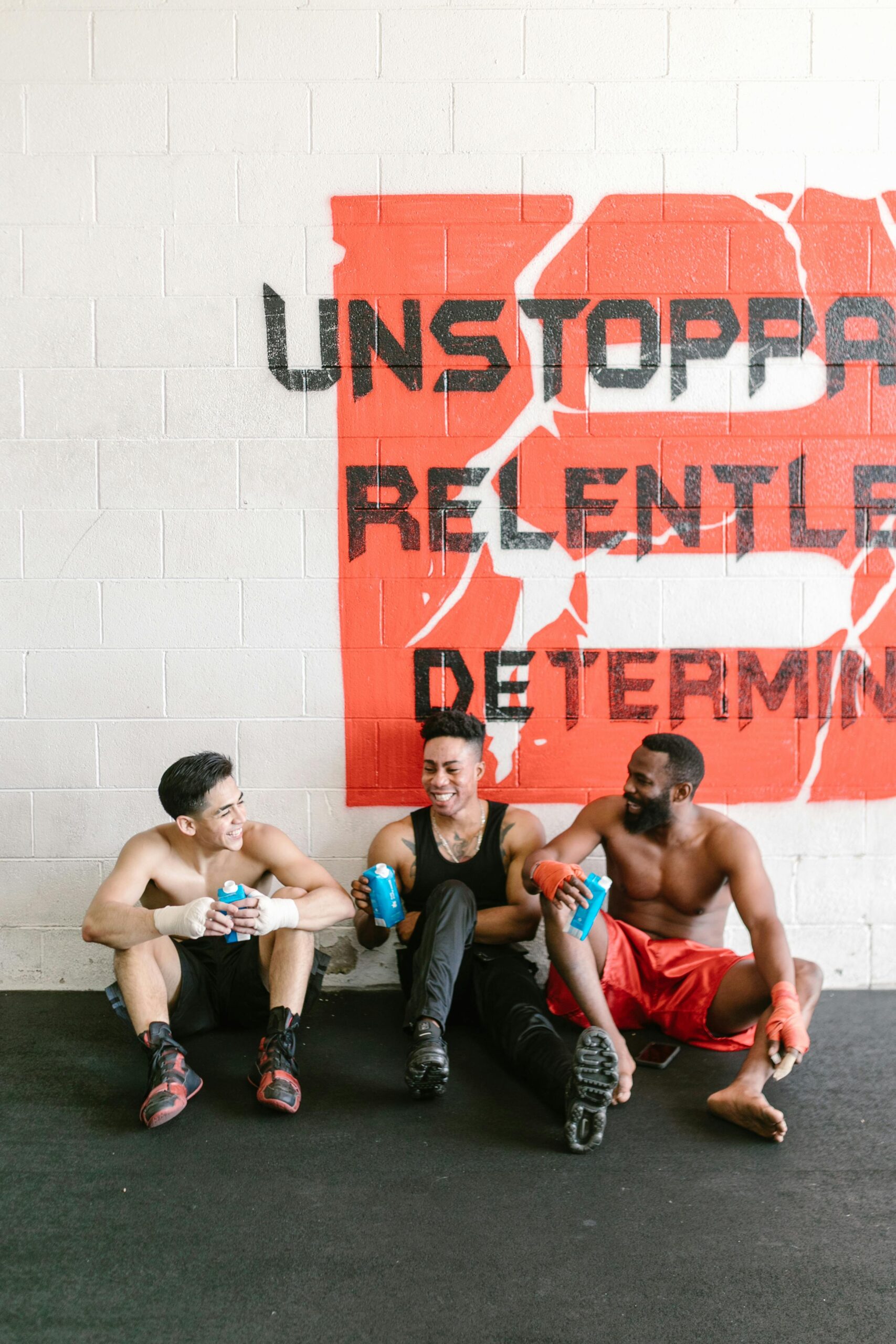 group of friends-gym eufit group of friends hanging out at the gym