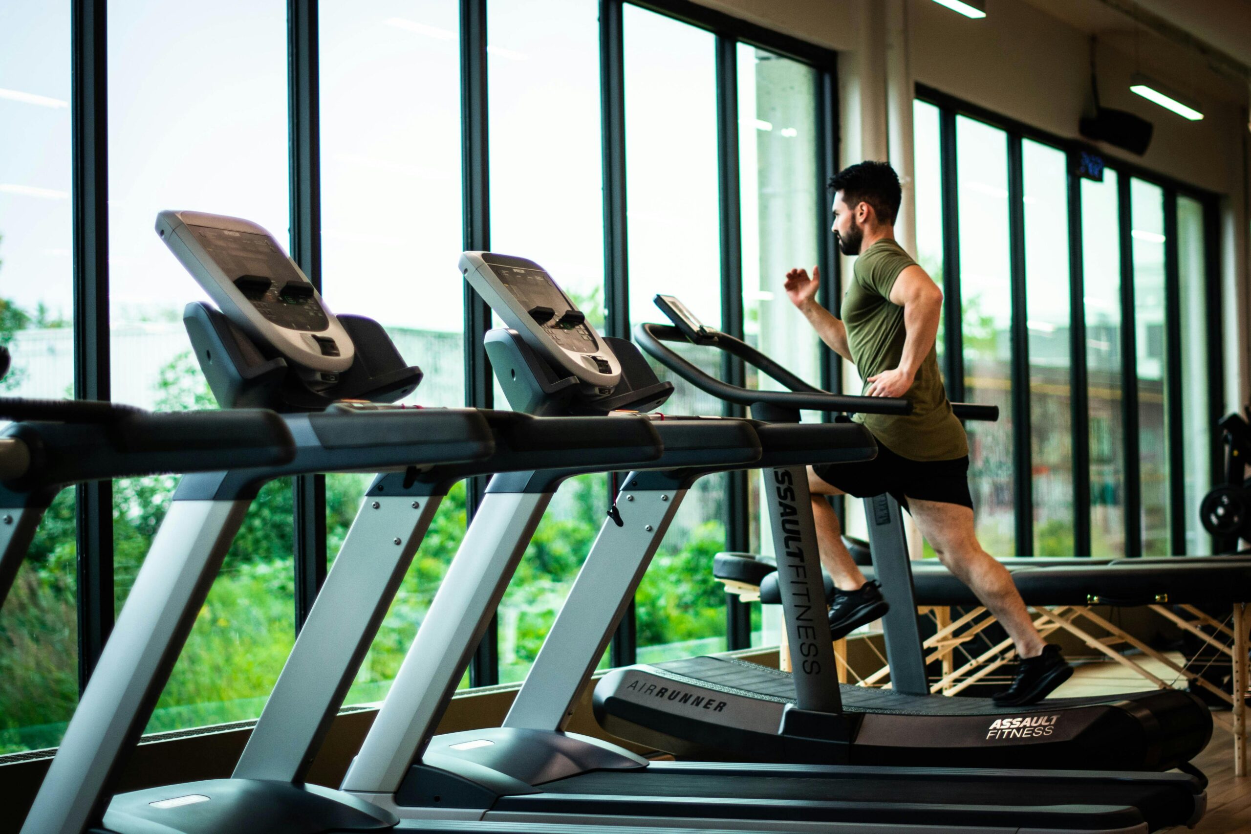 common gym terms machines for newbies - man at the gym running on treadmill