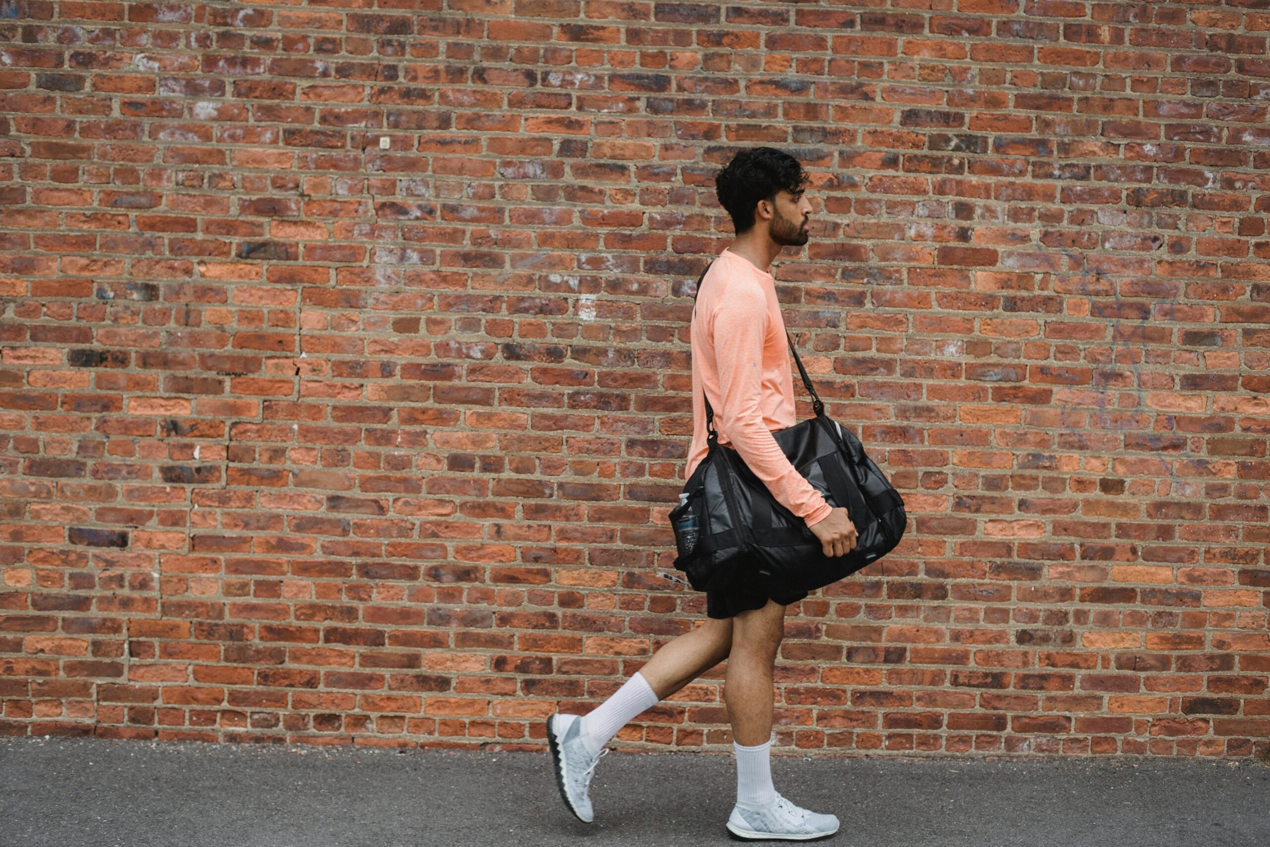 Man bringing gym bag and essentials to the gym - Photo by Ketut Subiyanto on Pexels